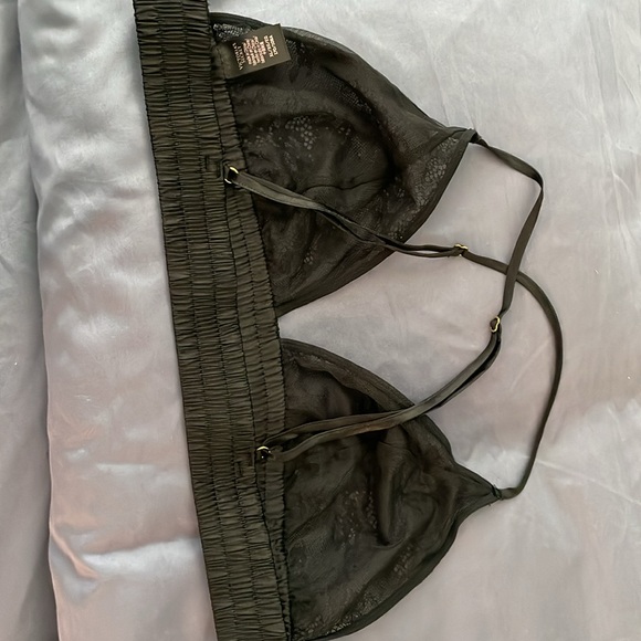 VS - black lace top and bottom - Picture 4 of 9